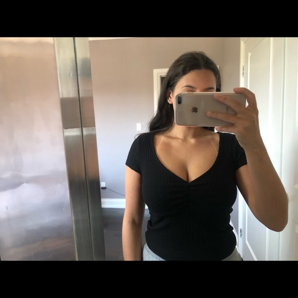 Forever 21 black v neck t shirt - Picture 4 of 4